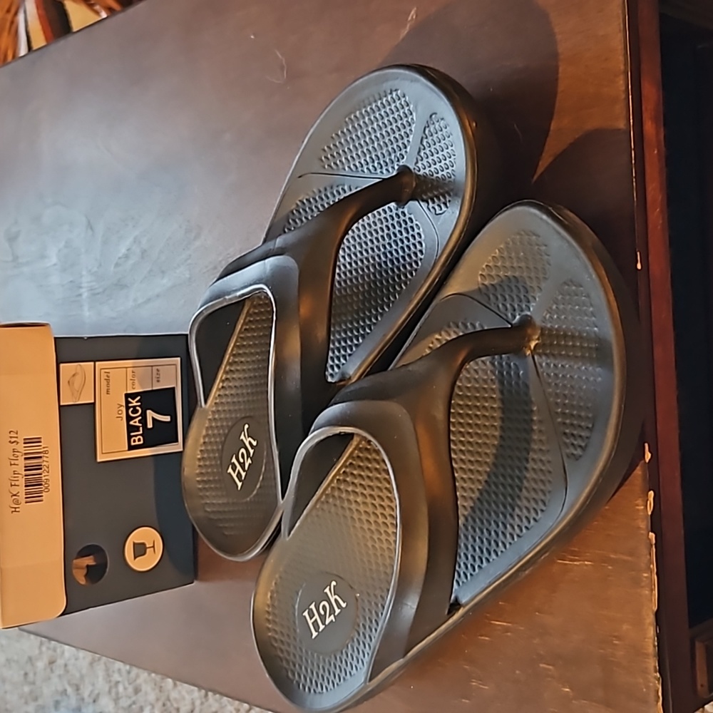 NIB H2K flip flops